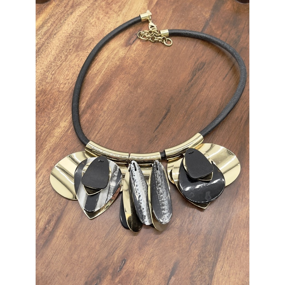 Banana‎ Republic Statement Necklace Gold Tone Black Petal Bib Minimal Chic Indie